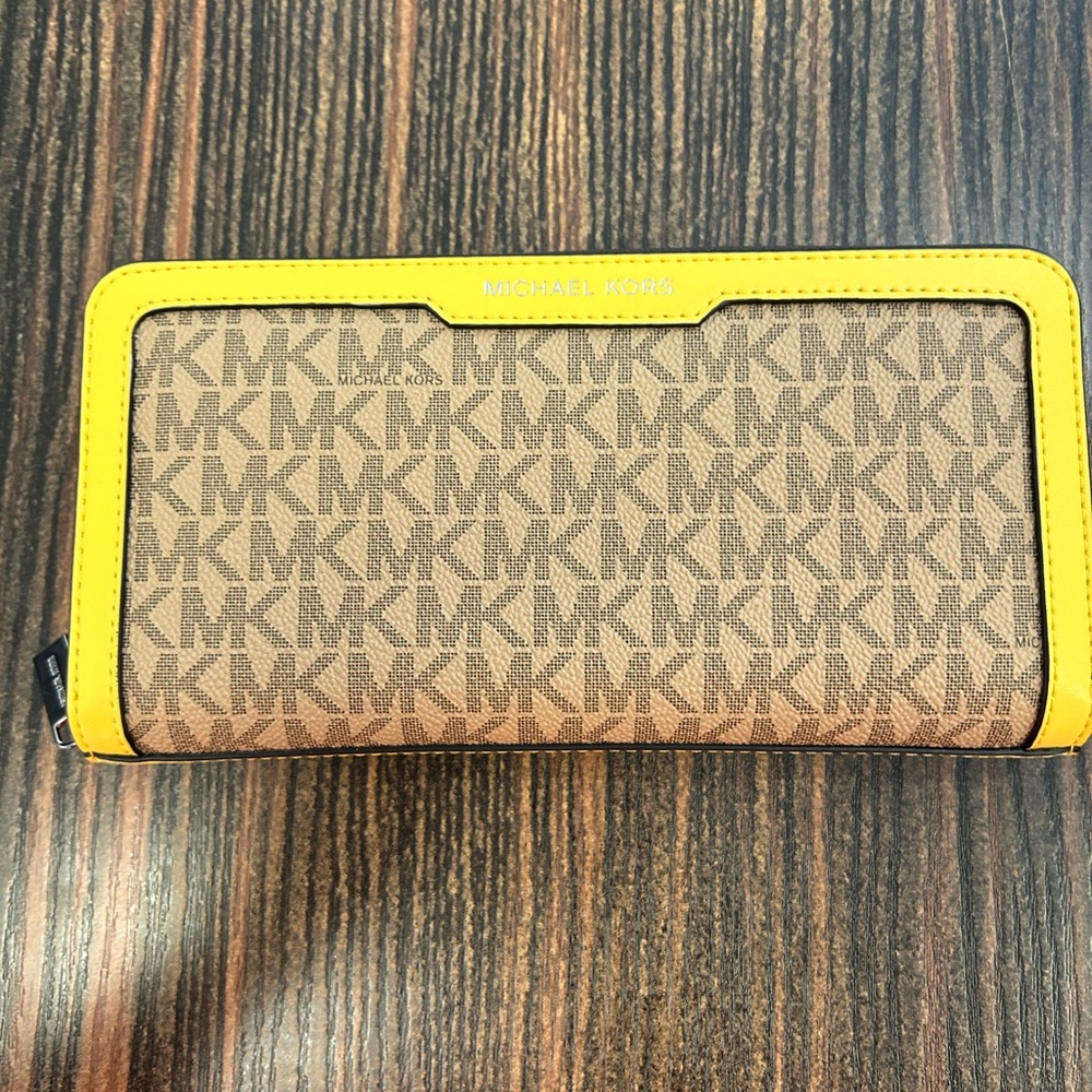 Michael Kors Cooper Tech Zip Around NWT brown yellow  men wallet signature